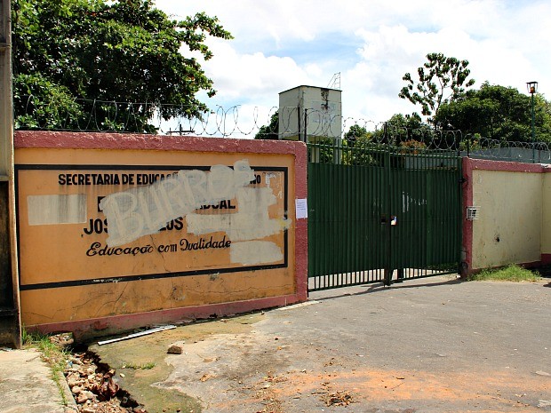 Escola fica localizada na Zona Sul da capital (Foto: Luis Henrique de Oliveira/G1 AM)